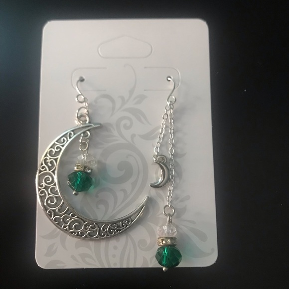 Dangly Moon Crystal Earrings. ~Elegant Moon.🌙 - Picture 3 of 5